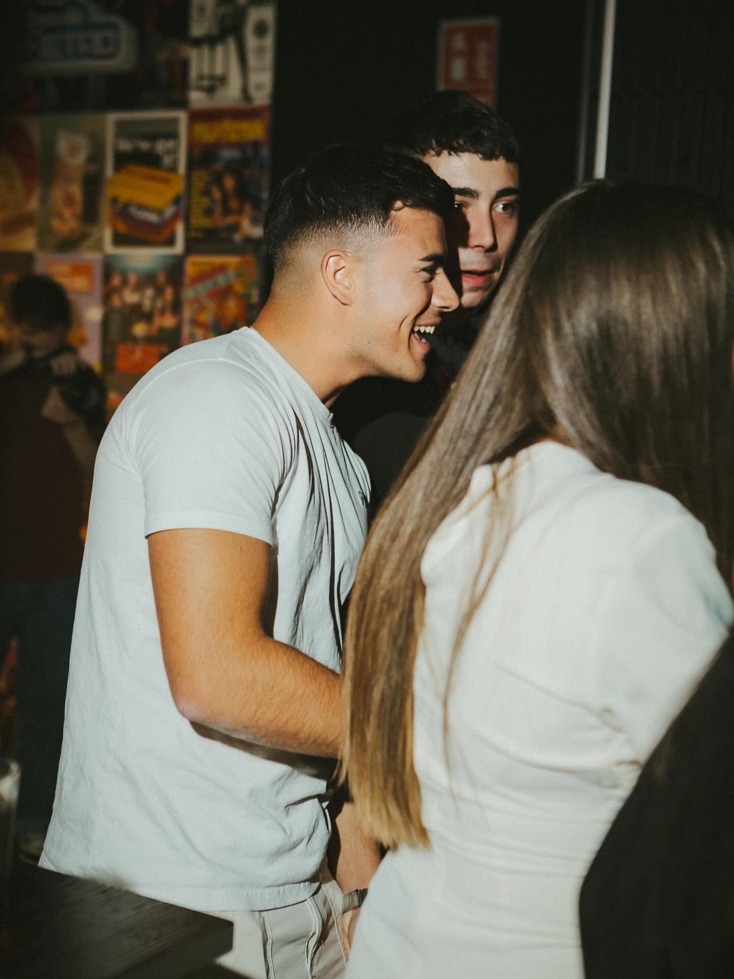 Risas en la barra de Fanático